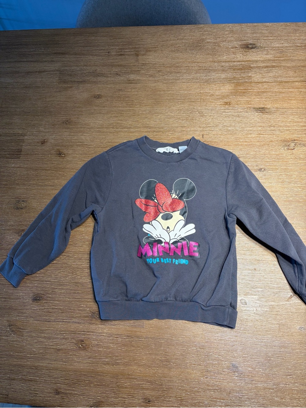 H&M Girls' Gray Minnie Mouse Sweatshirt with Red Bow Graphic